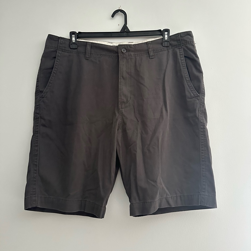 Old Navy Broken-In Classic Length Khaki Shorts Waist 40